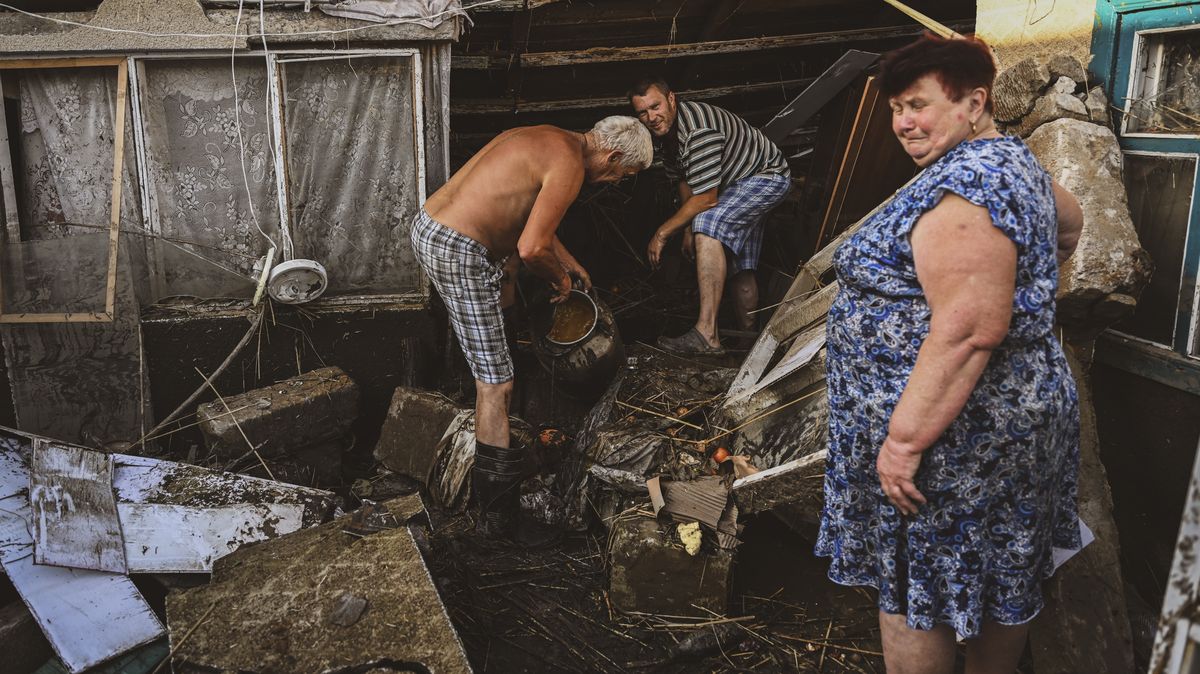 Fotky: Záplavová voda z Kachovky opadá, lidé doma nacházejí zkázu